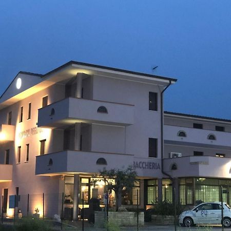 Pensione Degli Ulivi Porto SantʼElpidio Екстериор снимка