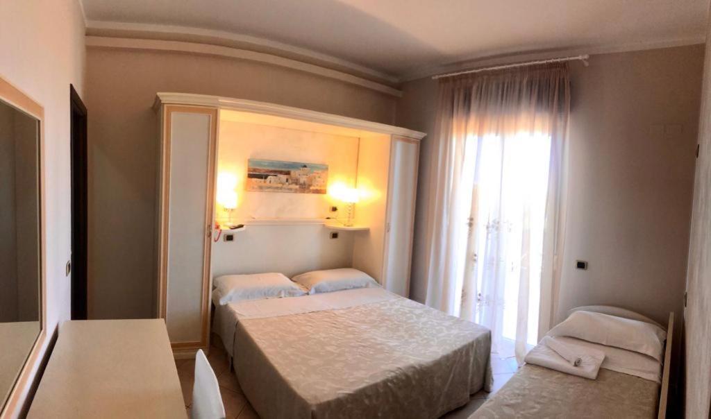 Pensione Degli Ulivi Porto SantʼElpidio Екстериор снимка