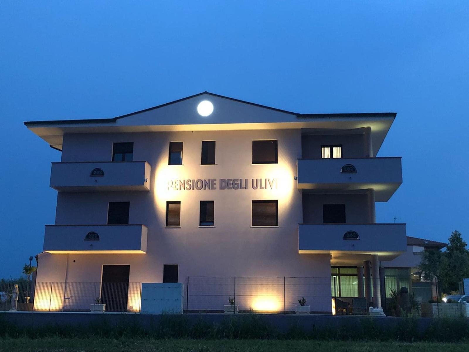 Pensione Degli Ulivi Porto SantʼElpidio Екстериор снимка