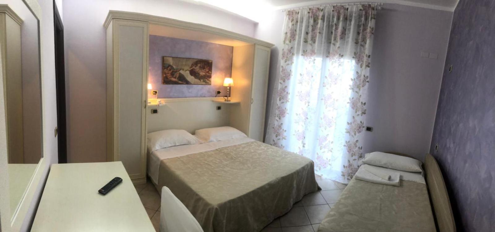 Pensione Degli Ulivi Porto SantʼElpidio Стая снимка