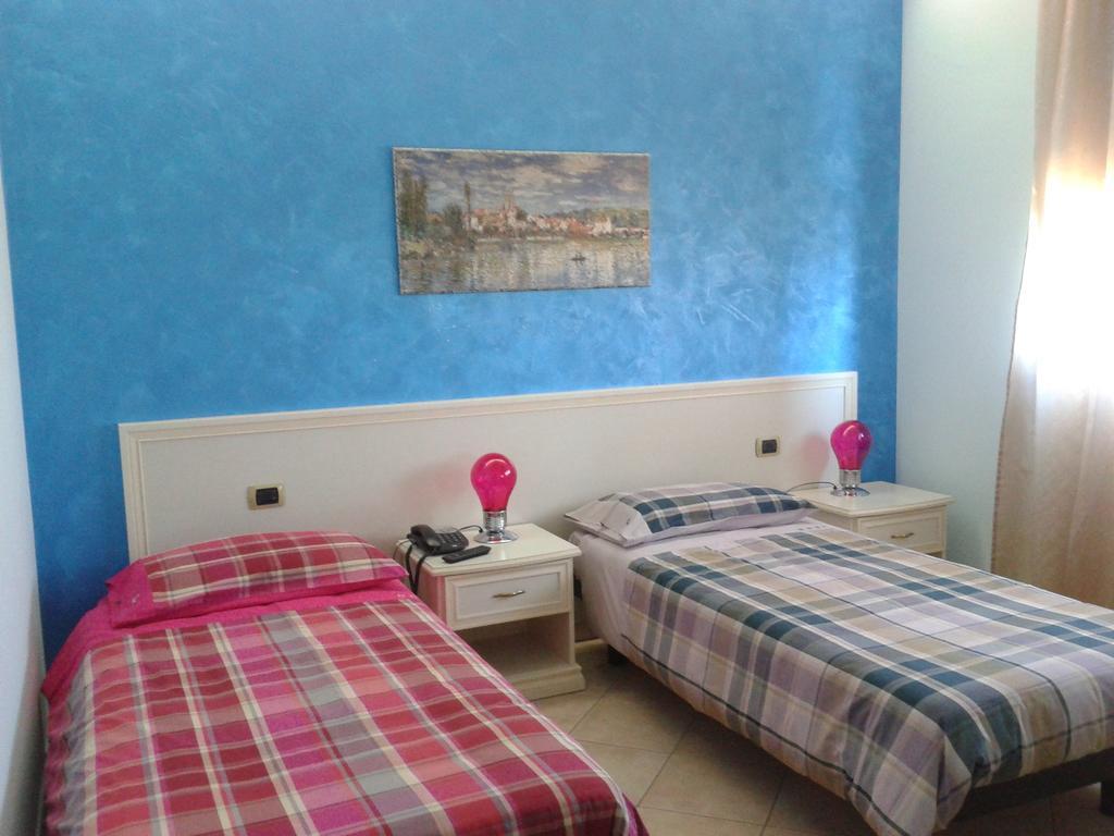 Pensione Degli Ulivi Porto SantʼElpidio Стая снимка